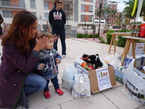 Las vecinas más jovenes también colaboran..