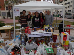 La foto de rigor (II) con parte de la Junta directiva de la Asociación de Vecinos de Joven Futura. 