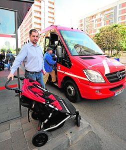 31/01/17. DENUNCIA SILLETA DOBLE EN LOS AUTOBUSES ROJOS EN JOVEN FUTURA © V. Vicéns