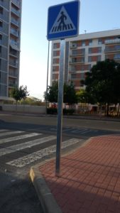 2017-05-19 Señal peatones repuesta en c/ Margarita Lozano