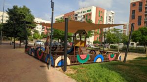 2020-08-11 Nuevo toldo en zona infantil calle actriz Margarita Lozano de Joven Futura