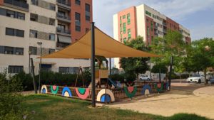 2020-08-11 Nuevo toldo en zona infantil calle actriz Margarita Lozano de Joven Futura