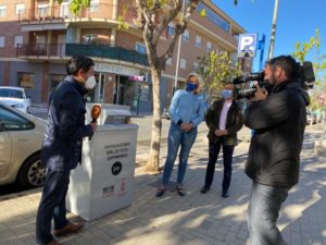 2020-11-26 Instalación de buzón recogida libros biblioteca de Espinardo gracias a Joven Futura