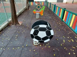 2021-11-09 Juegos infantiles de Joven Futura una vez limpios