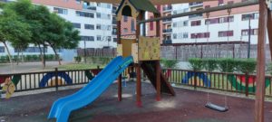 2021-11-10 Juegos infantiles con pintadas y para reparar en calle Actriz Margarita Lozano de Joven Futura