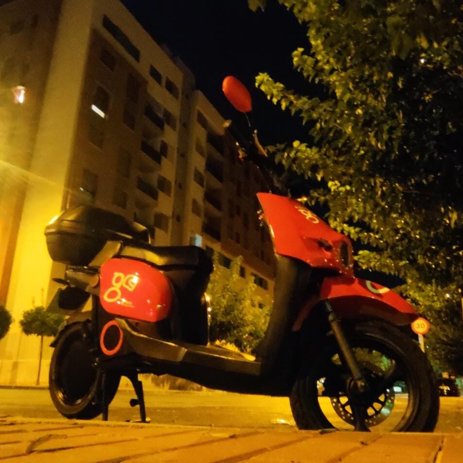 2022-09-21 Moto nocturna Motosharing Gougo en Joven Futura